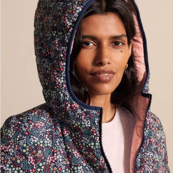 Quilted Reversible Floral Puffer Jacket - Picture 4 of 5